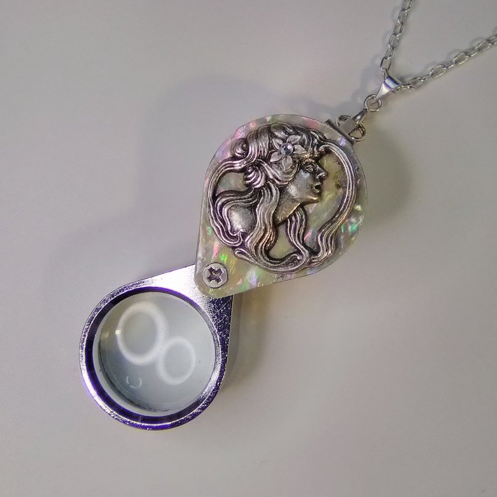 Magnifying Glass Mother of Pearl Lady Face Art Nouveau Loupe Necklace 20x - Picture 3 of 6